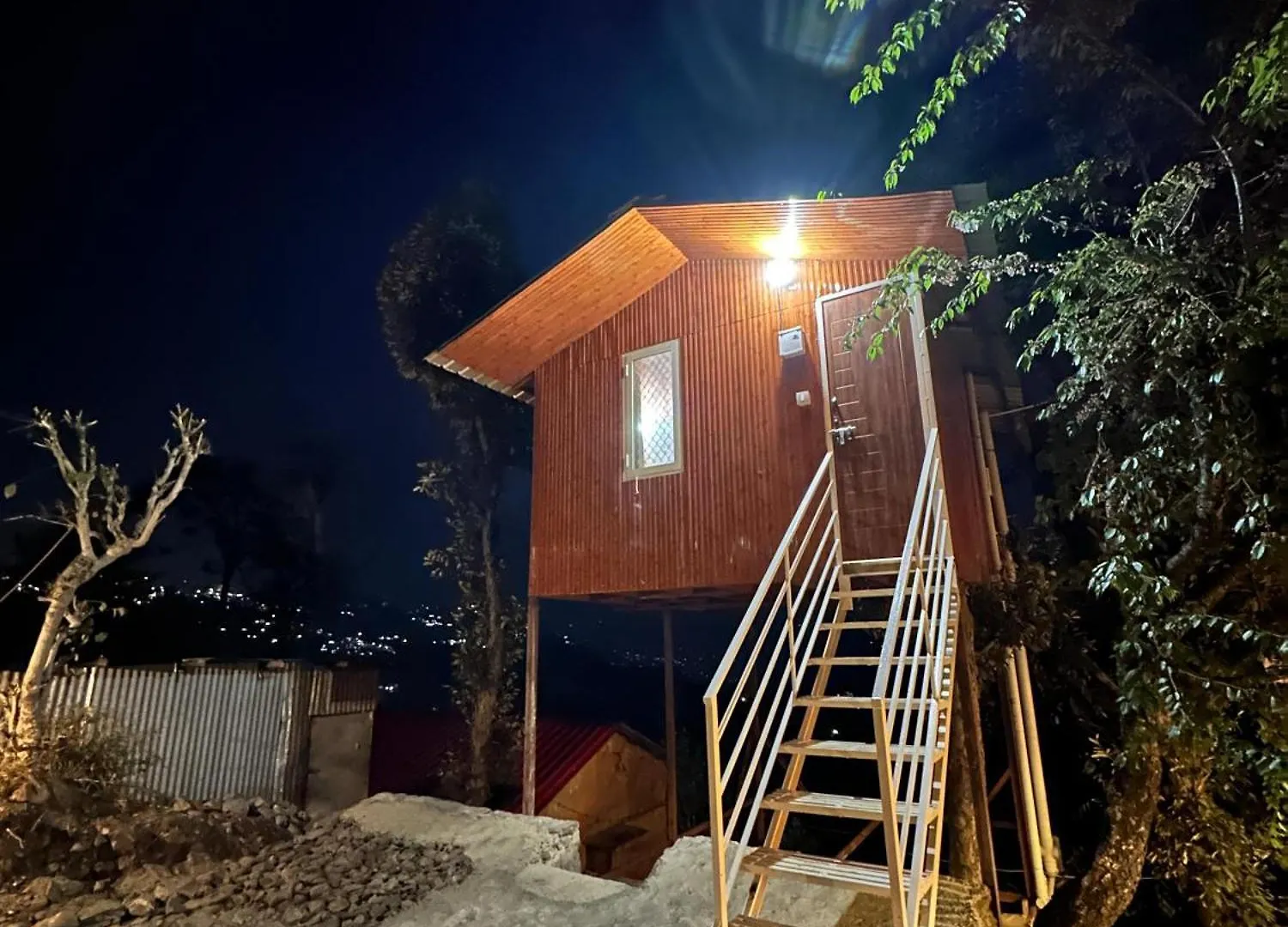 Tree House By The City Escape Shimla 0*,