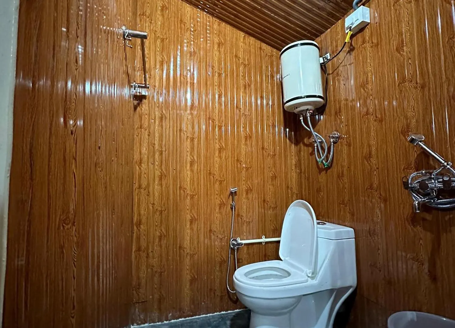 Tree House By The City Escape Shimla Chalet